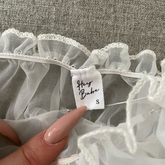 White Ruffle Mesh Crop - Picture 3 of 4